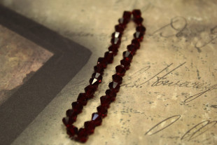 Бусины стеклянные "Zlatka" GBA-01 стекло 34 шт на нити №08 красный